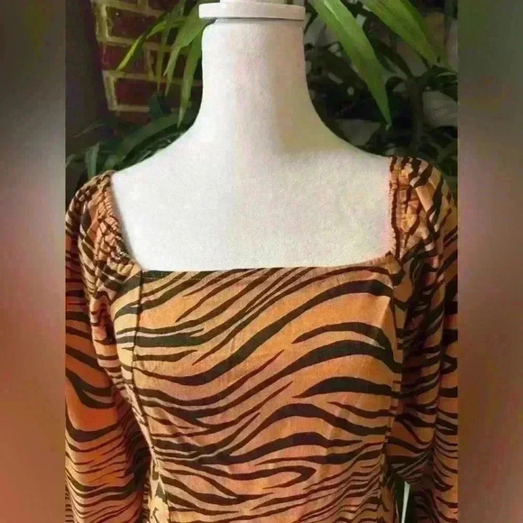 NWT-Billabong Juniors' Feeling Flirty Animal Print Mini Dress, Size Medium - Picture 2 of 8